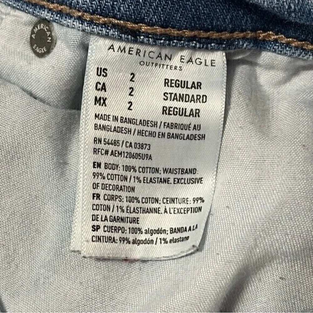 American Eagle Mom Straight Jeans Womens 2 Light Wash Distressed High Rise Denim